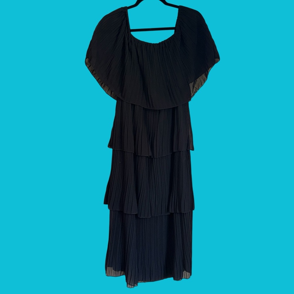 Off-Shoulder Tiered Black Midi Dress - Picture 5 of 9